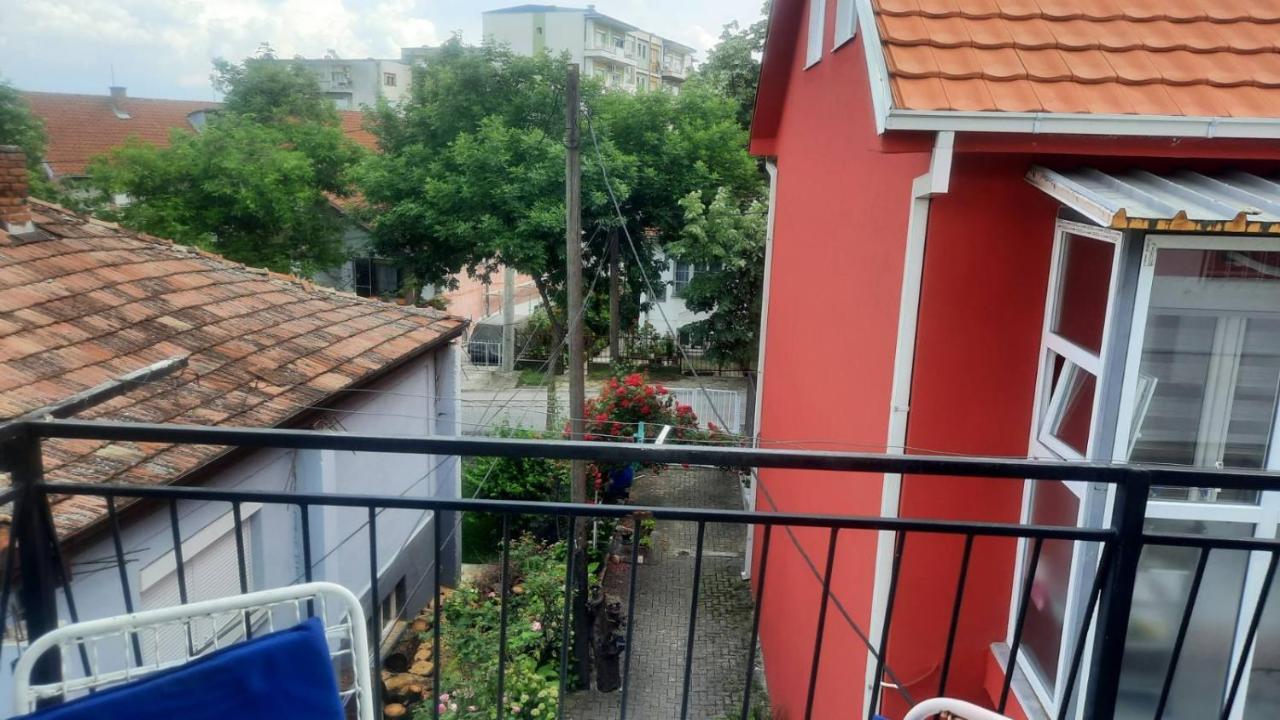 Stan Za Iznajmuvanje So Parking,Blisku Do Centar. Куманово Екстер'єр фото